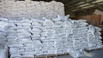 التحفظ على كمية من السكر والدقيق قبل بيعها بالسوق السوداء بالجيزة 