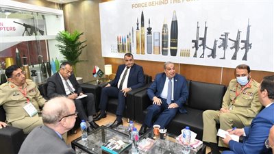وزير الإنتاج الحربي يزور جناح هيئة الصناعات العسكرية الباكستانية