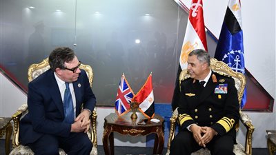 لقاءات ثنائية لقادة الأفرع وكبار قادة القوات المسلحة على هامش 