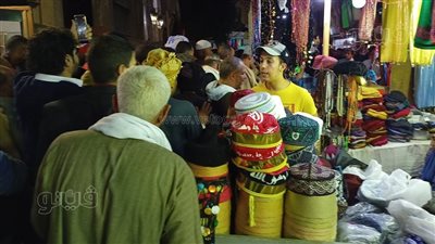 رغم أزمة كورونا.. تزاحم المئات للاحتفال في الليلة الكبيرة لمولد الحسين | فيديو