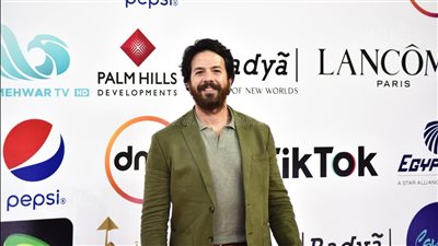 عمر الشناوي وسينتيا خليفة يحضران عرض فيلم أبو صدام| صور