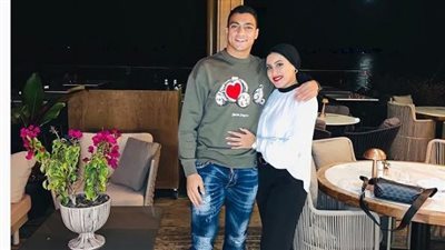 مصطفى محمد برفقة زوجته في أحدث ظهور