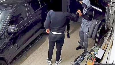 النيابة تستمع لأقوال عاطلين متهمين بسرقة موقع تحت الإنشاء بالتجمع