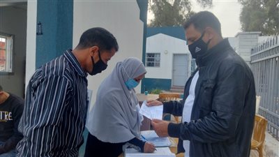 مشاهد منع غير الملقحين من دخول المصالح الحكومية.. وأزمة المحامين أمام محكمة الجيزة “الأبرز” 