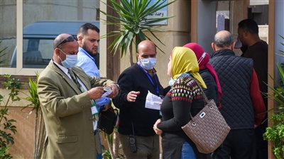  منع غير الملقحين من دخول مبنى محافظة الإسكندرية| صور