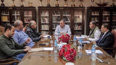 الخطيب يعقد اجتماعا مع اللجنة القانونية والعامري فاروق