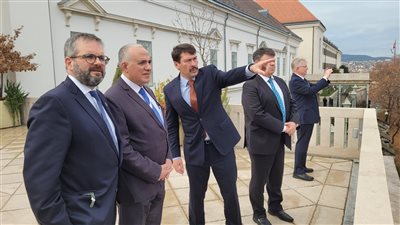 وزير الري يلتقي الرئيس المجري في جلسة نقاشية لأعضاء مجلس القادة للائتلاف الدولي للمياه والمناخ