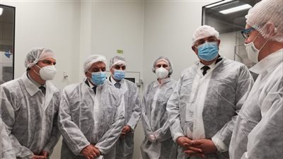وزير الزراعة يتفقد أكبر شركة لإنتاج الأمصال واللقاحات في العالم خلال زيارته للمجر