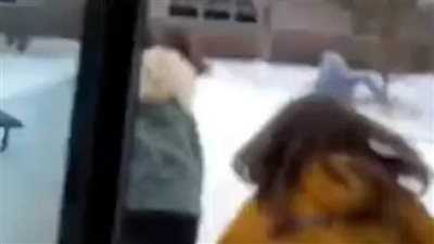 ذكاء معلم أنقذهم.. فيديو يوثق مشاهد الرعب والنجاة لطلاب مدرسة أوكسفورد بأمريكا | فيديو