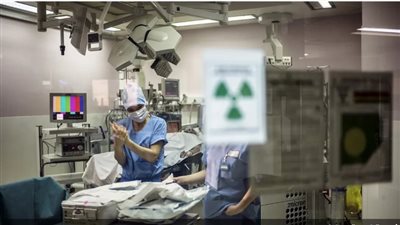 اكتشفوا الواقعة بعد يومين.. طبيب يبتر ساق المريض السليمة بدلا من المصابة 