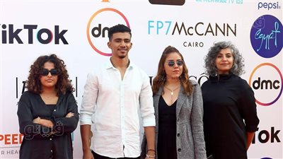 شاهد.. إطلالات النجوم وصناع السينما على ريد كاربت فيلم النهر