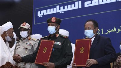 بعد تهديدات الاستقالة.. كيف زاد حمدوك من تعقيد المشهد السياسي السوداني؟