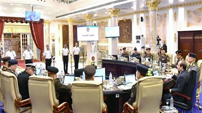 شاهد| السيسي يحضر اختبارات کشف الهيئة للطلبة الجدد المتقدمين للالتحاق بالكليات العسكرية