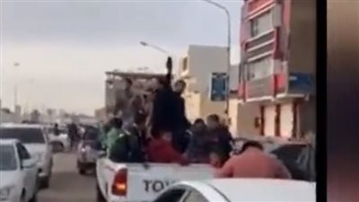 أنصار سيف الإسلام القذافي يحتفلون بعودته إلى انتخابات الرئاسة | فيديو