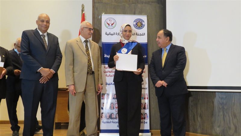 وزير المالية أثناء