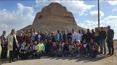 ضمن مشروع تخرجهم.. وفد من الفنون الجميلة بالإسكندرية يزور معالم بني سويف