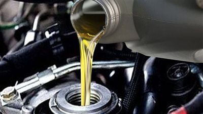زيت المحرك إذا تحول لونه للأسود.. هل يجب تغييره فورًا ؟