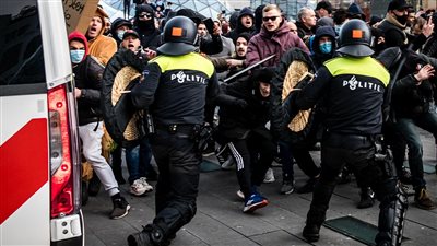 القبض على 50 كرديا اقتحموا منظمة حظر الأسلحة الكيميائية بهولندا|صور 