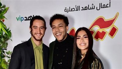 نجوم الفن وفريق 