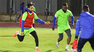 أبو سليمة ينتظم في تدريبات المصري بعد غياب أكثر من عام | صور