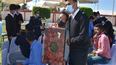  الداخلية تنظم احتفالًا لذوى الاعاقة وتوزع هدايا بمناسبة اليوم العالمي لهم l صور