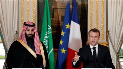 ماكرون يصل السعودية لإجراء محادثات مع محمد بن سلمان