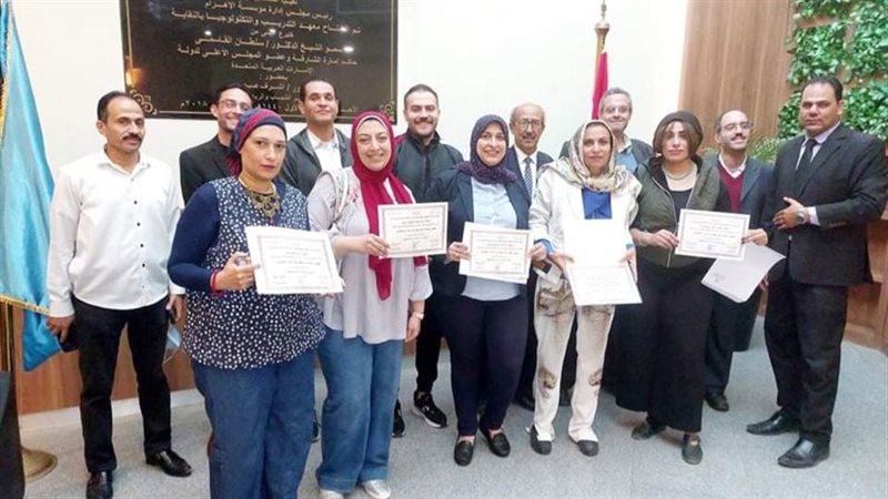 خريجو دورة العالم