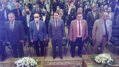 محمد صبحي: مسرحية ماما أمريكا تنبأت بـ الجحيم العربي.. ولدينا 60 % قيمًا سالبة