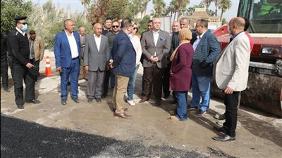 محافظ بني سويف يتفقد أعمال إعادة رصف ورفع كفاءة طريق الصعيد الزراعي