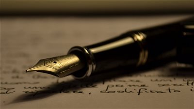 تفسير رؤية القلم الحبر في المنام وعلاقته بالكبرياء والشرف وصفاء القلب