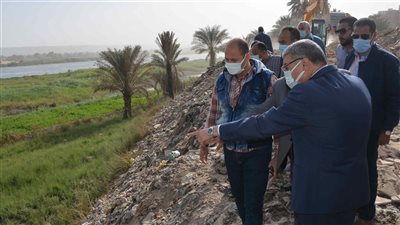 محافظ المنيا يقود حملة لإزالة التعديات على النيل