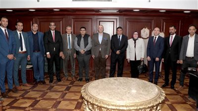 محافظ بني سويف يستقبل مجلس الإدارة الجديد للنادي الرياضي | صور