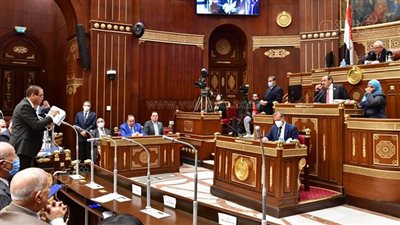 الشيوخ يوافق على منح المسنين إعفاء جزئيا من تكلفة استخدام وسائل النقل العام 