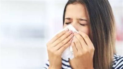 الالتهاب الرئوي يفصل بين أعراض الكورونا ونزلات البرد والحساسية
