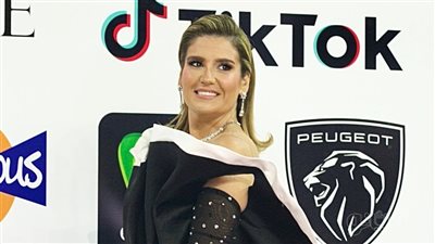 دارين حداد بالأزرق وهنا شيحة تختار الأسود في ختام مهرجان القاهرة السينمائي |صور 