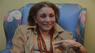 تعليق لبنى عبد العزيز بعد تكريمها في مهرجان القاهرة للدراما