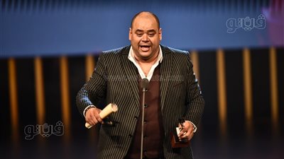 محمد ممدوح يحصد جائزة أفضل ممثل عن 