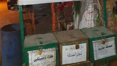 رغم المنع.. تركيب صناديق لجمع التبرعات بجوار مسجد المراغي | فيديو