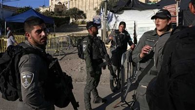 استشهاد فلسطيني اقتحم حاجزا عسكريا إسرائيليا بسيارته 