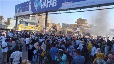 الشرطة السودانية تطلق الغاز على متظاهرين ضد الاتفاق بين حمدوك والبرهان