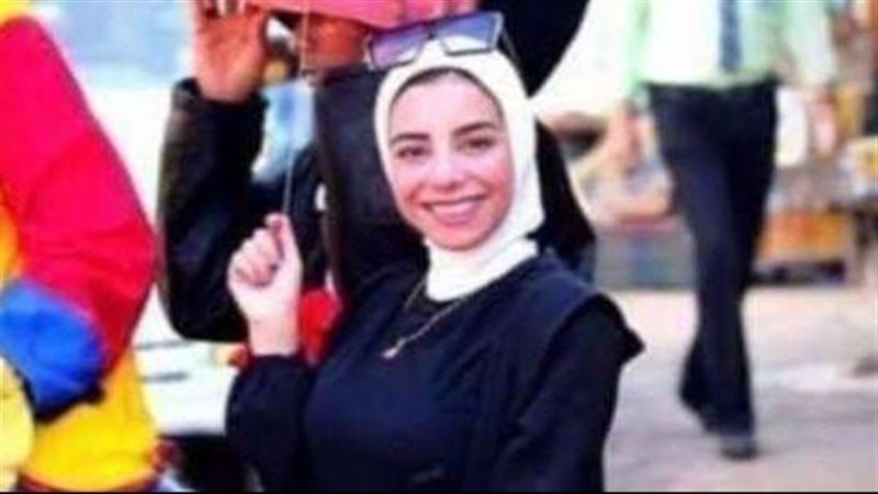 فتاة المول