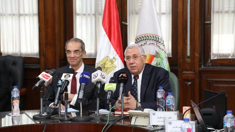 وزيرا الزراعة والاتصالات