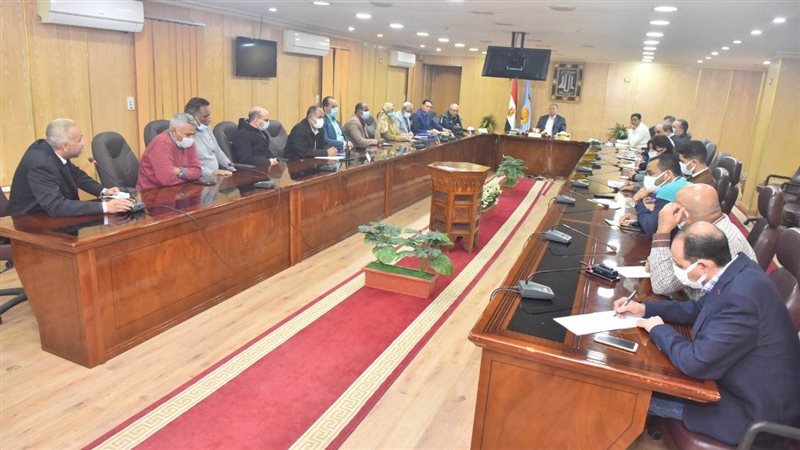 اجتماع محافظ أسيوط