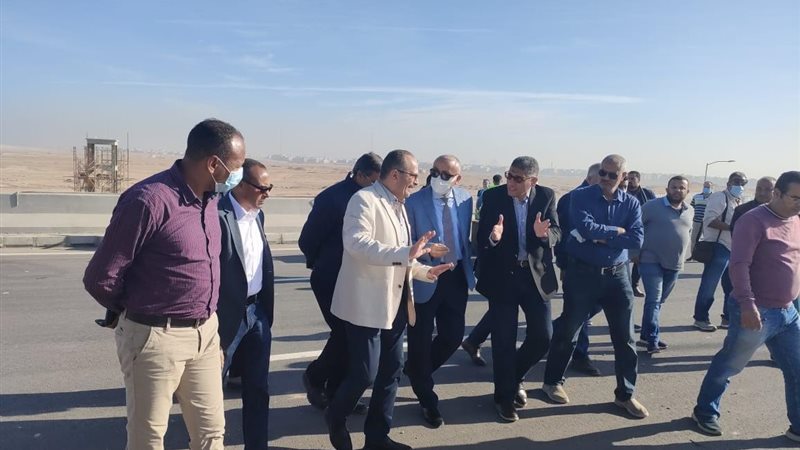 مسئولوا الإسكان يتفقدون
