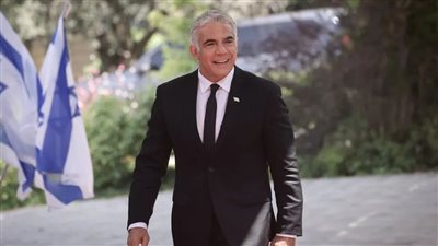 إسرائيل تعيد آثارا مصرية مهربة.. ماذا يحمل وزير خارجية تل أبيب في حقيبته؟