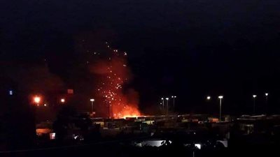 لحظة اشتعال النيران في ميناء اللاذقية السوري بعد قصف إسرائيلي | فيديو