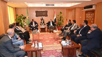 رئيس جامعة الإسكندرية يناقش سبل التعاون مع محافظ الفيوم