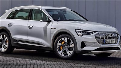 إطارات ثلجية بسيارة أودي الرياضية إي- ترون