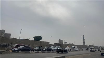 غيوم وتوقعات بسقوط أمطار.. أجواء شتوية تسود القاهرة والجيزة | فيديو وصور