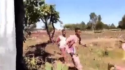 لحظة هروب الطلاب في الأورومو خوفًا من تجنيدهم في جيش إثيوبيا| فيديو